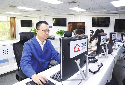 “筑云者”杨天路：疫情一线 守护云网安全