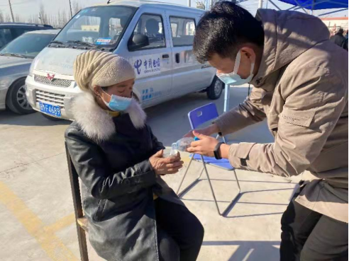 新年的第一缕温暖：“电信产品好，电信小伙也
