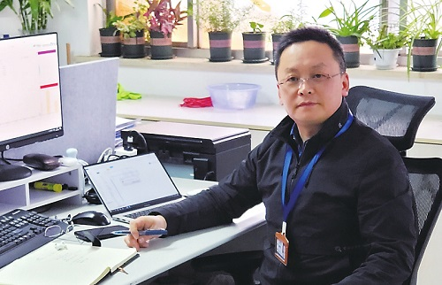 “班头”三十载：记江苏省劳动模范龚震伟