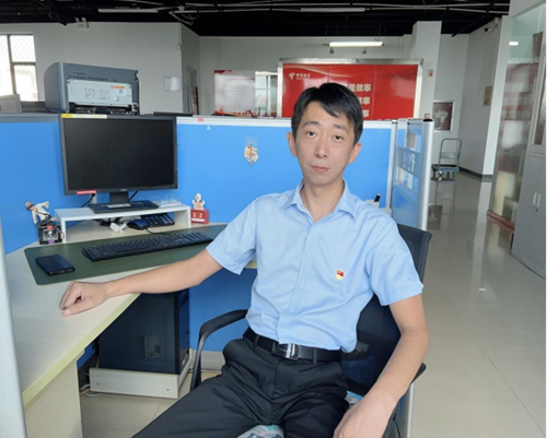 青春如诗，匠心追梦，用坚韧和奉献追逐一个乡